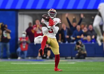 Jaquiski Tartt dropped interception